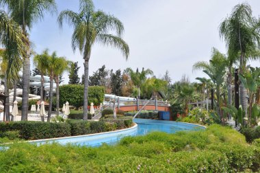 Güzel bahçeli büyük su parkı, Kıbrıs 'ta Limasol