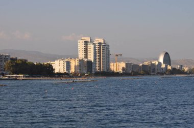 Limasol, Kıbrıs - 27 Mayıs 2018: Kıbrıs 'ta Limasol' u inşa eden güzel Olimpik Konut (Hotel)