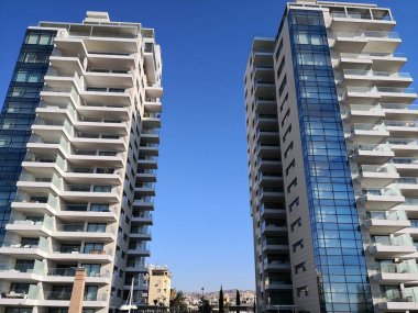 Limasol, Kıbrıs - 12 Ağustos 2018: Kıbrıs 'ta Limasol' u inşa eden güzel Olimpik Konut (Hotel)