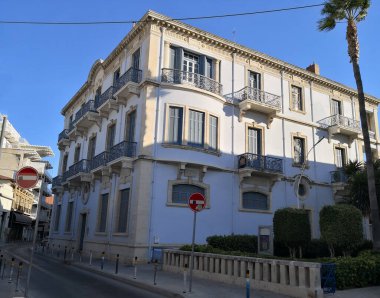 Limasol, Kıbrıs - 17 Ağustos 2018: Kıbrıs Rum Kesimi 'nin tarihi merkezi Lanitis Eski Güzel Binası