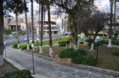 Paphos, Kıbrıs - 03 Mart 2012: Kıbrıs 'taki Güzel Eski Paphos Meydanı