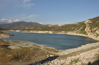 Germasogeia Barajı ve Kıbrıs Rum Kesimi yakınlarındaki çevre