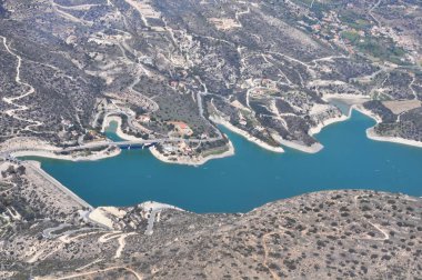 Germasogeia Barajı ve Kıbrıs Rum Kesimi yakınlarındaki çevre