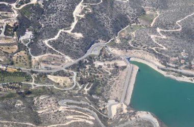 Germasogeia Barajı ve Kıbrıs Rum Kesimi yakınlarındaki çevre