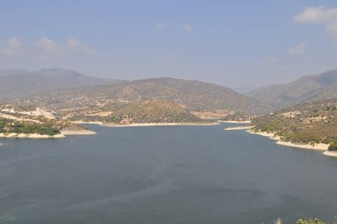 Germasogeia Barajı ve Kıbrıs Rum Kesimi yakınlarındaki çevre