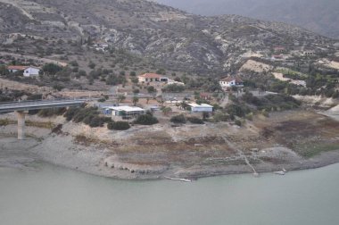 Germasogeia Barajı ve Kıbrıs Rum Kesimi yakınlarındaki çevre