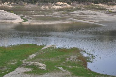 Kouris Barajı ve Kıbrıs Rum Kesimi 'nin Limasol kenti yakınlarındaki çevre alanı