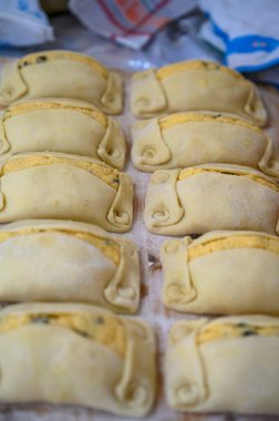 Geleneksel Kıbrıs Rum Flaouna Lezzetli Paskalya Peynirli Ekmeği. Flaolar geleneksel olarak Kıbrıslı Ortodoks tarafından Paskalya için hazırlanıyor..