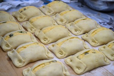 Geleneksel Kıbrıs Rum Flaouna Lezzetli Paskalya Peynirli Ekmeği. Flaolar geleneksel olarak Kıbrıslı Ortodoks tarafından Paskalya için hazırlanıyor..