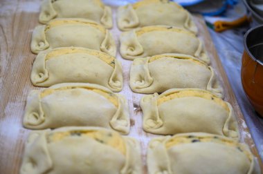 Geleneksel Kıbrıs Rum Flaouna Lezzetli Paskalya Peynirli Ekmeği. Flaolar geleneksel olarak Kıbrıslı Ortodoks tarafından Paskalya için hazırlanıyor..
