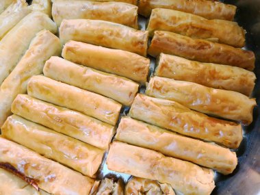 Lezzetli tatlı baklava rulosu