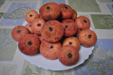 Sağlıklı beslenme için lezzetli taze incir sinkomorusu.