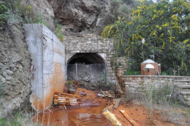 Kalavasos Terk Edilmiş Eski Bakır Madeni Girişi