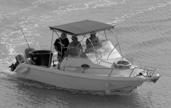 Italien Sicilien Medelhavet Marina Ragusa Ragusaprovinsen Oktober 2022 Sportfiskare Motorbåt — Stockfoto
