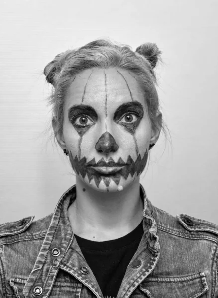 Retrato Estudio Una Chica Con Cara Pintada Halloween — Foto de Stock