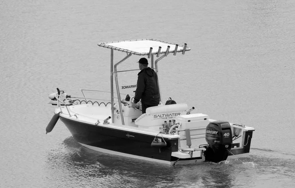 Italien Sicilien Medelhavet Marina Ragusa Ragusaprovinsen November 2022 Sportfiskare Motorbåt — Stockfoto