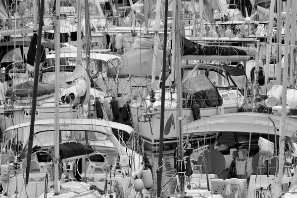 イタリア シチリア島 地中海 マリーナ ラグーザ ラグーザ州 11月2022 ポート内の高級ヨット Editorial — ストック写真
