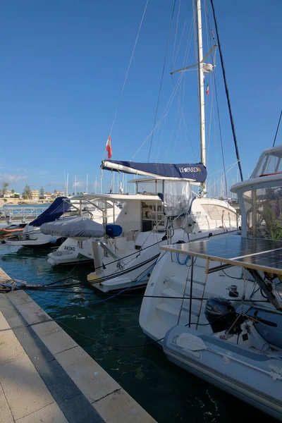 Taly シチリア島 地中海 マリーナ ラグーザ ラグーザ州 11月2022 ポート内の高級ヨット Editorial — ストック写真