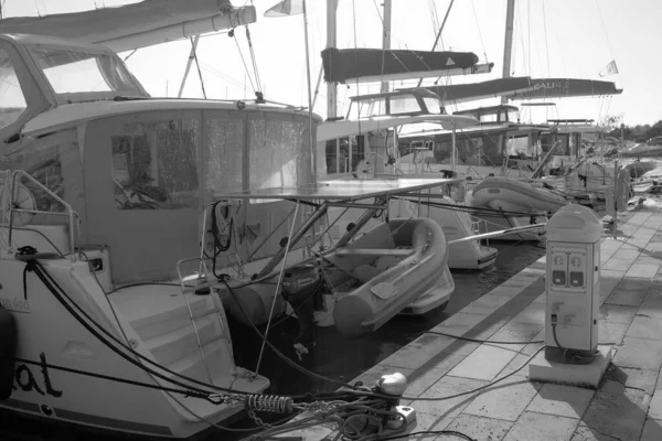 Italien Sicilien Medelhavet Marina Ragusa Ragusaprovinsen November 2022 Segelbåtar Hamnen — Stockfoto