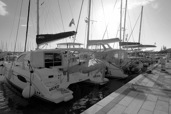 意大利 西西里 地中海 拉古萨海 拉古萨省 2022年11月24日 港口内的帆船 Editorial — 图库照片