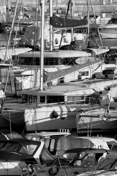 Talya Sicilya Akdeniz Marina Ragusa Ragusa Eyaleti Limanda Lüks Yatlar — Stok fotoğraf