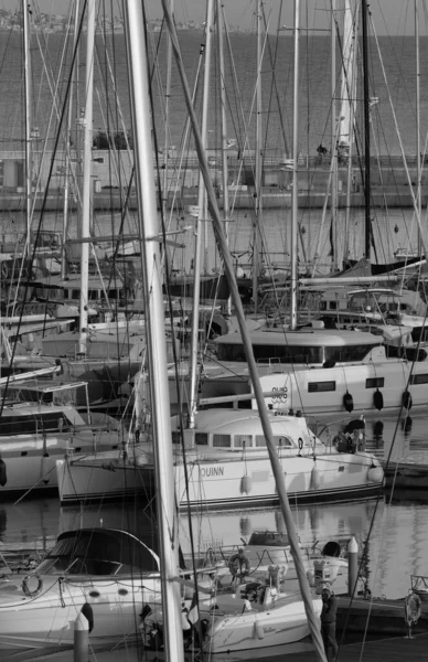 Italien Sizilien Mittelmeer Marina Ragusa Dezember 2022 Menschen Boote Und — Stockfoto