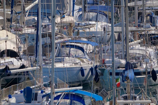 イタリア シチリア島 地中海 マリーナ ラグーザ ラグーザ州 12月2022 ポート内の高級ヨット Editorial — ストック写真