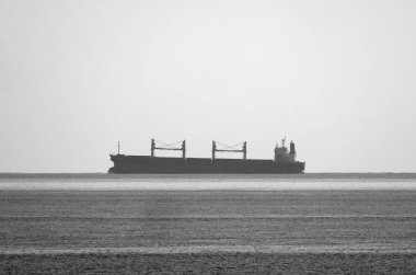 İtalya, Sicilya, Akdeniz, Sicilya Kanalı 'nda kargo gemisi