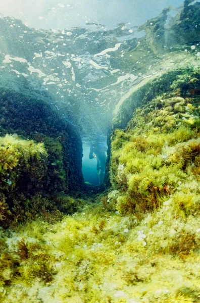 Ιταλία Μεσόγειος Θάλασσα Καλαβρία Briatico Photo Skin Diver Irene Rock — Φωτογραφία Αρχείου