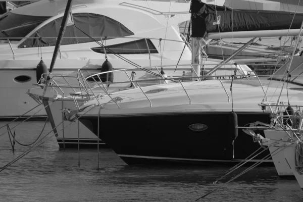 Italien Sicilien Medelhavet Marina Ragusa Ragusaprovinsen Mars 2023 Lyxbåtar Hamnen — Stockfoto