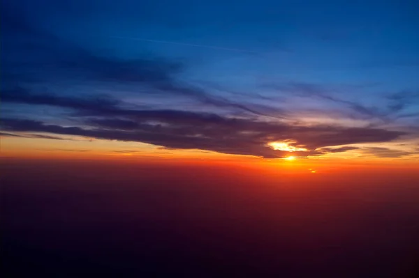 Gün Batımında Gökyüzündeki Bulutların Havadan Görünüşü — Stok fotoğraf