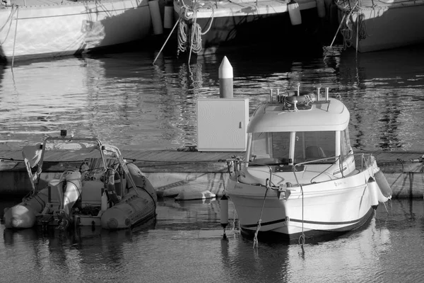 Italien Sicilien Medelhavet Marina Ragusa Ragusaprovinsen Mars 2023 Motorbåtar Och — Stockfoto