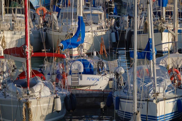 イタリア シチリア島 地中海 マリーナ ラグーザ ラグーザ州 2023年3月18日 港内の帆船 Editorial — ストック写真
