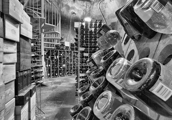 意大利西西里拉古萨酒窖 — 图库照片