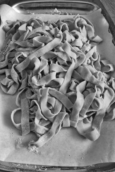 Italiensk Färsk Hemlagad Pasta Tagliatelle — Stockfoto