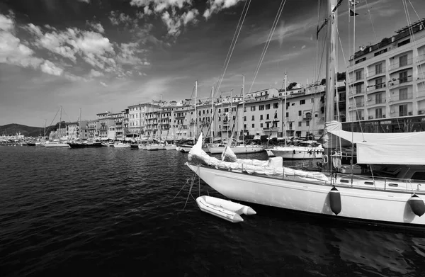 Italien Toscana Elba Visa Lyxbåtar Portoferraio Hamn — Stockfoto