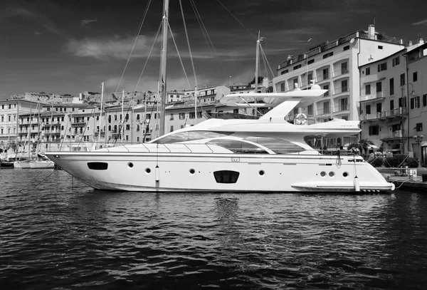 Itálie Toskánsko Ostrov Elba Luxusní Jachty Azimut Přístavu Portoferraio — Stock fotografie