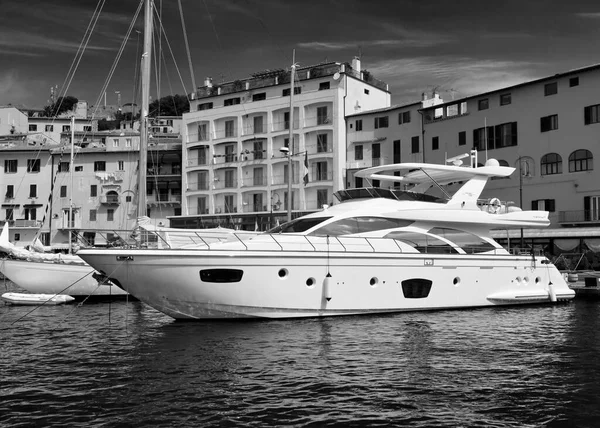 Itálie Toskánsko Ostrov Elba Luxusní Jachty Azimut Přístavu Portoferraio — Stock fotografie