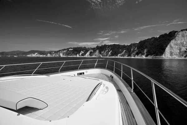 イタリア トスカーナ エルバ島 豪華なヨットAzimut から海岸線の景色 — ストック写真