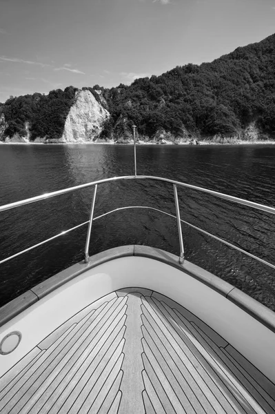イタリア トスカーナ エルバ島 豪華なヨットAzimut から海岸線の景色 — ストック写真
