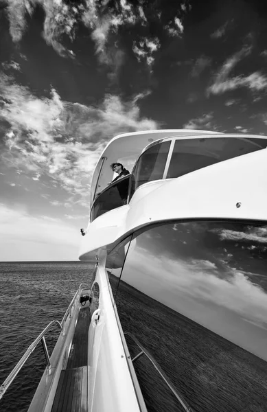 Italie Toscane Île Elbe Yacht Luxe Azimut Femme Sur Flybridge — Photo