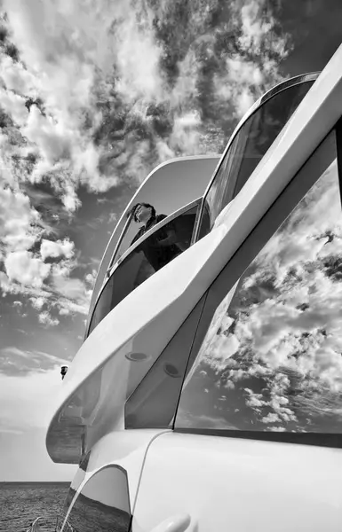 Italia Toscana Isla Elba Yate Lujo Azimut Mujer Flybridge —  Fotos de Stock