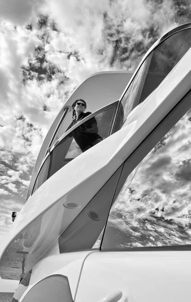 Italië Toscane Elba Eiland Luxe Jacht Azimut Vrouw Flybridge — Stockfoto