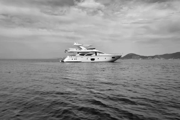 Італія Тоскана Острів Ельба Вид Берегову Лінію Розкішну Яхту Azimut — стокове фото