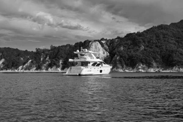Italy Tuscany Elba Island View Coastline Luxury Yacht Azimut — Stock Photo, Image