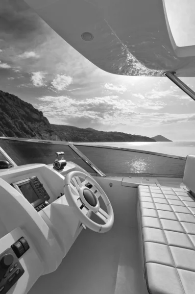 Italia Toscana Isla Elba Yate Lujo Azimut Consola Conducción Flybridge —  Fotos de Stock