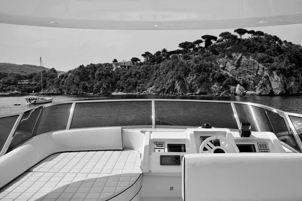 Italy Tuscany Elba Island View Coastline Luxury Yacht Azimut Flybridge — Stock Photo, Image