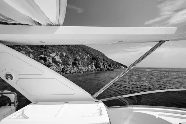 意大利的托斯卡纳 厄尔巴岛 豪华游艇 Azimut 驾驶桥楼 — 图库照片