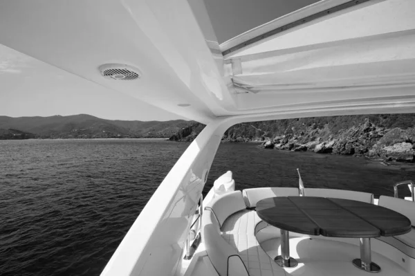 意大利的托斯卡纳 厄尔巴岛 豪华游艇 Azimut 驾驶桥楼 — 图库照片