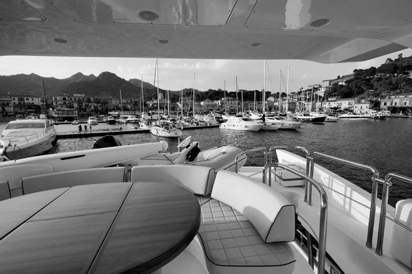 Olaszország Toszkána Elba Sziget Kilátás Porto Azzurro Egy Luxus Jacht — Stock Fotó